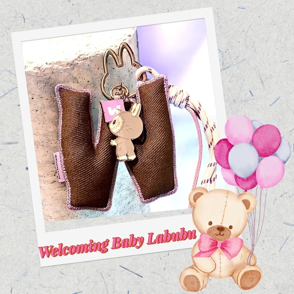 🐙🆕🐙 Pop Mart Pin For Love The Monsters Letter “W” Keyring Charm